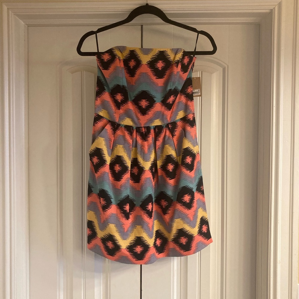 Rachel strapless dress, with pockets, colorful pattern and cute back detail